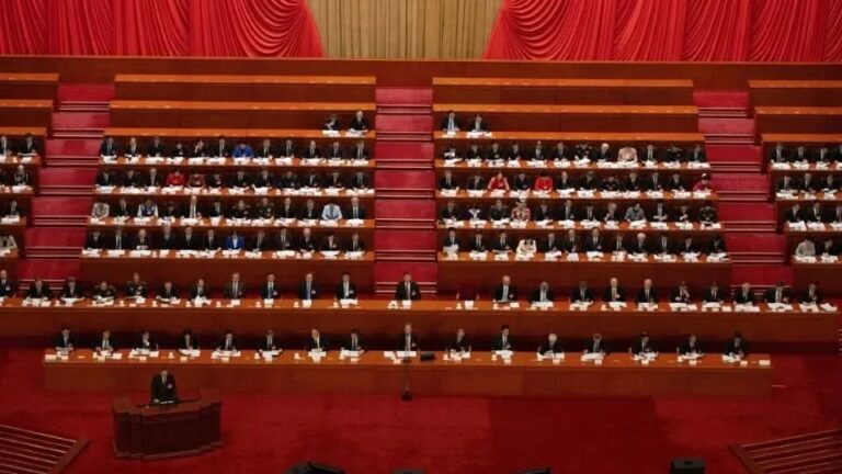 Dan cadena perpetua a exlíder legislativo en China tras recibir sobornos por más de 16 millones de dólares