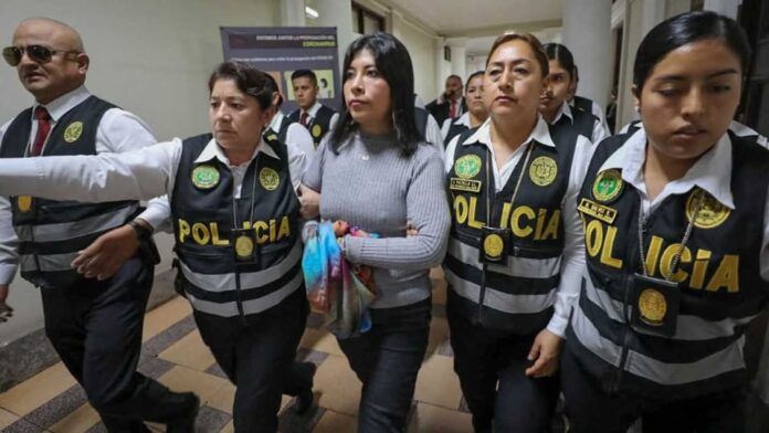 Perú ordena captura internacional de exprimera ministra Betssy Chávez