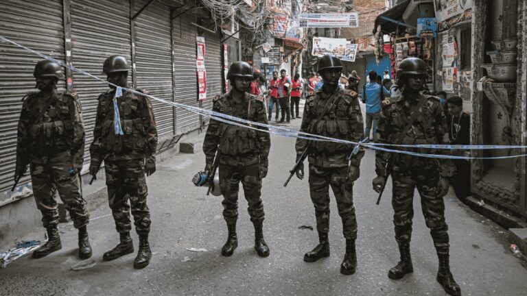 Al menos tres fallecidos tras sismo de 5.5 en Bangladés