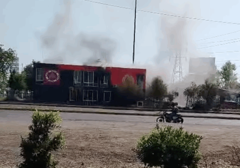 Explosión de pirotecnia provoca incendio en instalaciones de Protección Civil de Nezahualcóyotl; no hay lesionados