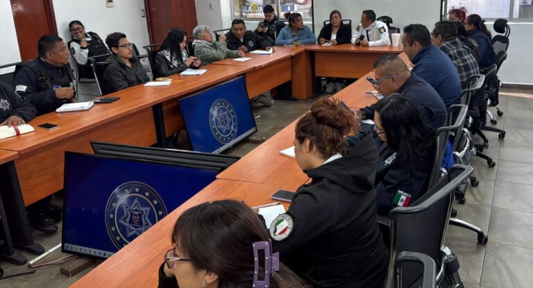 Aprender inglés abre puertas para servir mejor a la ciudadanía: Rubén González