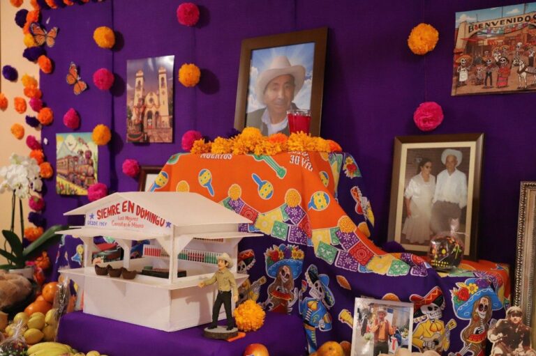 Santa Rosa Xochiac honra a sus muertos con la “Primera Cera”, tradición viva que reúne a toda la comunidad