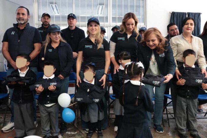 🧥❄️ #Huixquilucan entrega más de 1,400 chamarras a niñas y niños para enfrentar el frío #RominaContreras Carrasco encabezó la entrega de chamarras en 16 jardines de niños y 8 estancias del DIF https://reflexion24informativo.com.mx/edomex-huixquilucan-entrega-chamarras-invierno-romina-contreras/ #Invierno2025 #DIFHuixquilucan #Reflexión24Informativo