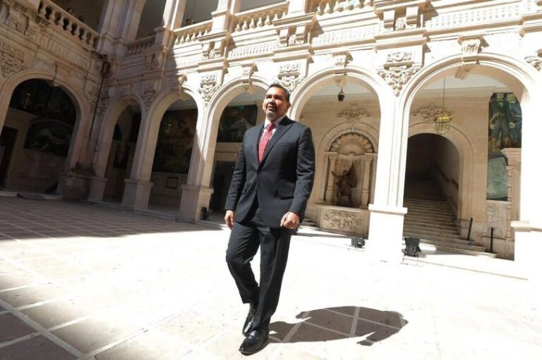 Cruz Pérez Cuéllar enciende el tablero político rumbo a 2027 con un mensaje desde Palacio de Gobierno