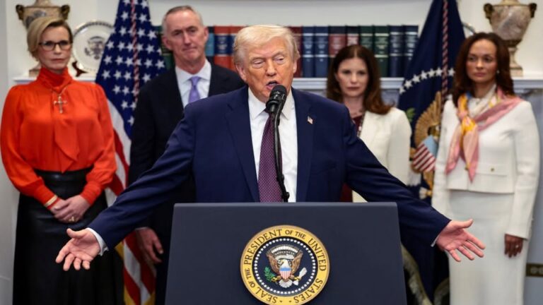 Trump llega a acuerdos con 9 farmacéuticas para bajar precios de medicamentos en EE. UU.