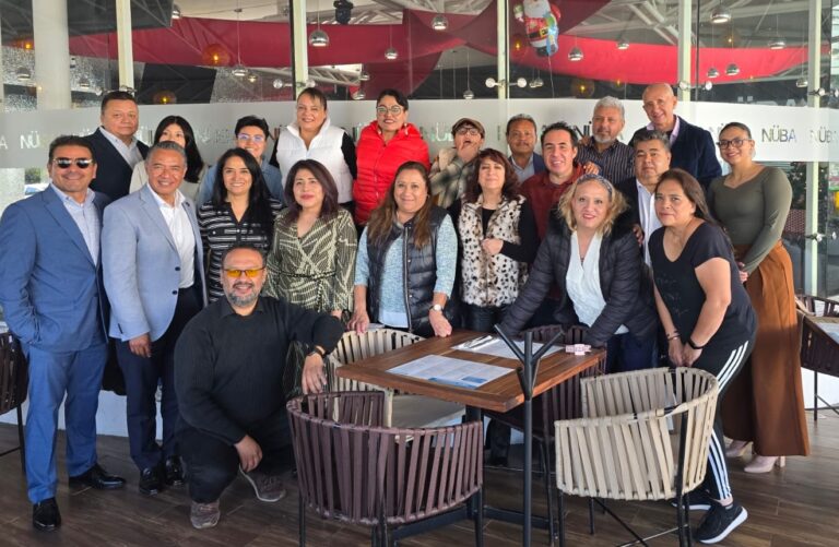 Editores Mexiquenses celebran su noveno desayuno navideño y reafirman su compromiso con la sociedad Editores Mexiquenses celebran su noveno desayuno navideño y reafirman su compromiso con la sociedad