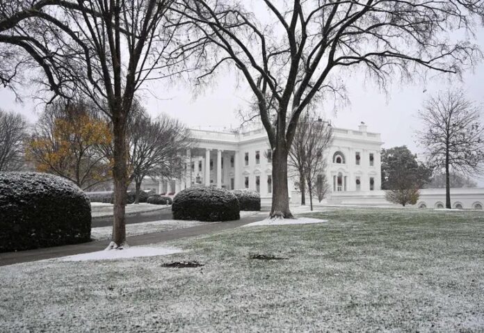 #TormentaInvernal deja nieve, aguanieve y cierres en la costa este de #EU https://reflexion24informativo.com.mx/tormenta-invernal-deja-nieve-aguanieve-y-cierres-en-la-costa-este-de-eu/ #Atlántico #EstadosUnidos #Virginia #VirginiaOccidental #CarolinaDelNorte