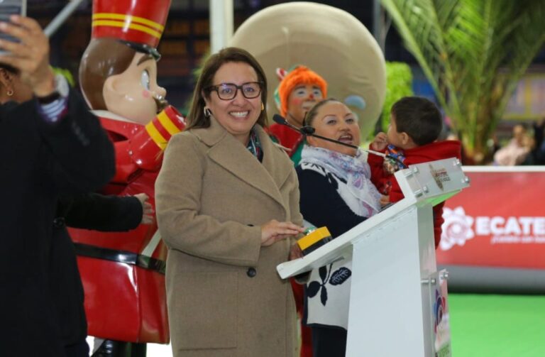 No hay poder más grande que ver a las familias juntas: Azucena Cisneros