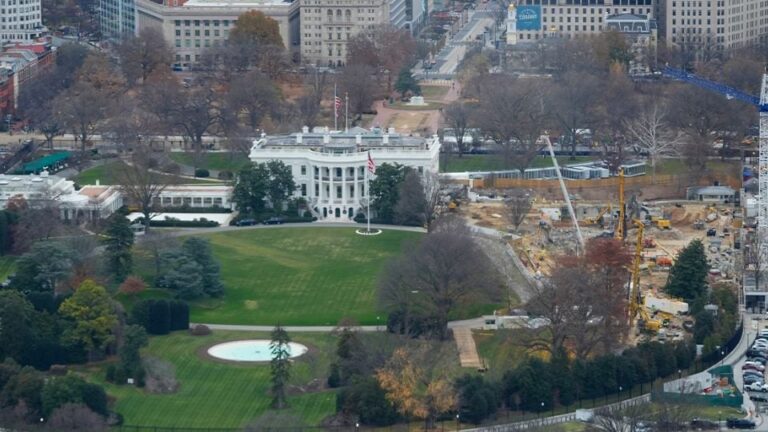 Clasifican la construcción del salón de baile en la Casa Blanca como asunto de seguridad nacional