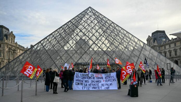 huelga-obliga-al-cierre-del-louvre-trabajadores-protestan-por-condiciones-laborales-103302