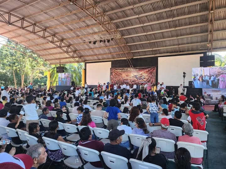 Celebran el Día de Reyes en Chetumal con “Amigos de Rafa Marin”