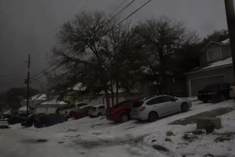 Tormenta en EU deja sin electricidad a 600 mil clientes y cancelación de vuelos