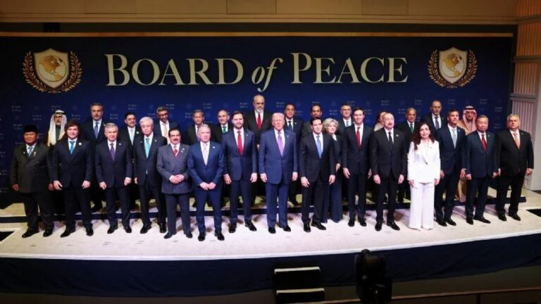 “Son los líderes mundiales más importantes”: Trump se reúne por primera vez con los 40 integrantes de la Junta de Paz