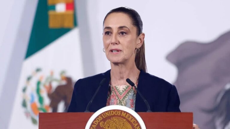 Presidenta confirmó que el exdirector de Materiales Educativos rechazó modificaciones para visibilizar a las heroínas mexicanas
