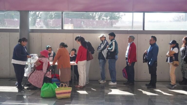 Álvaro Obregón activa vacunación gratuita contra sarampión en Metro y Cablebús