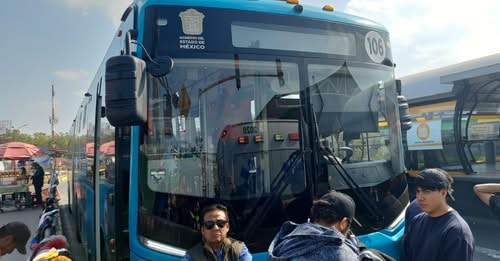 Mujer resulta lesionada tras frenado de emergencia en unidad del Mexibús en Ecatepec