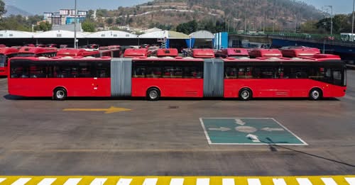 Línea 1 del Metrobús prueba autobús biarticulado eléctrico que reduciría 186 toneladas de CO₂ al año