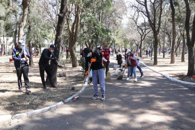 Tequio masivo recupera parques y colonias en Venustiano Carranza