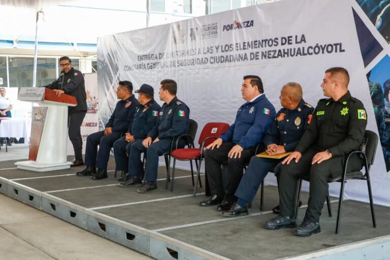 Nezahualcóyotl entrega 2,300 uniformes a personal de seguridad y emergencias