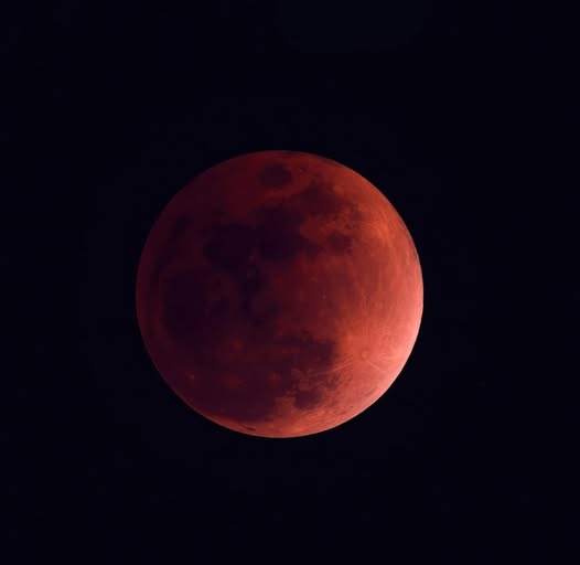 Eclipse lunar total de marzo tiñe la Luna de rojo y despierta interés científico
