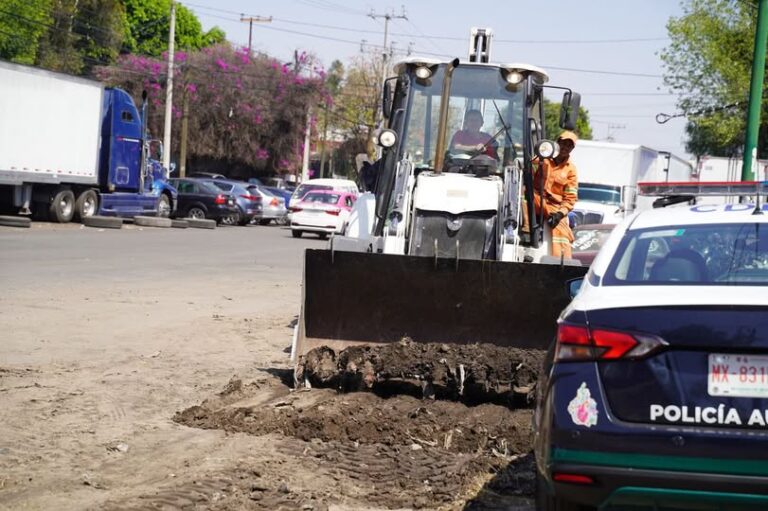 Retiran más de 80 vehículos abandonados en Azcapotzalco y liberan espacio en El Rosario