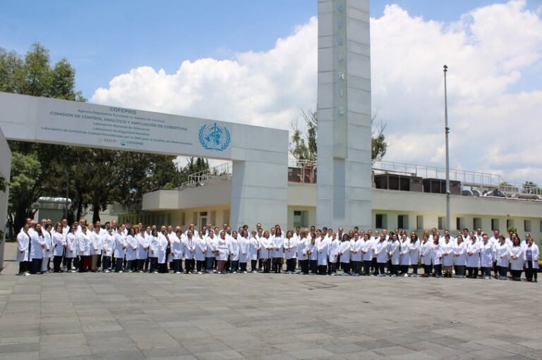 OMS reconoce a laboratorio de Cofepris por cumplir estándares internacionales en control de medicamentos