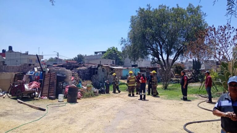 Incendio consume vivienda en Tecámac; familia es rescatada y recibe apoyo tras perderlo todo Incendio consume vivienda en Tecámac; familia es rescatada y recibe apoyo tras perderlo todo