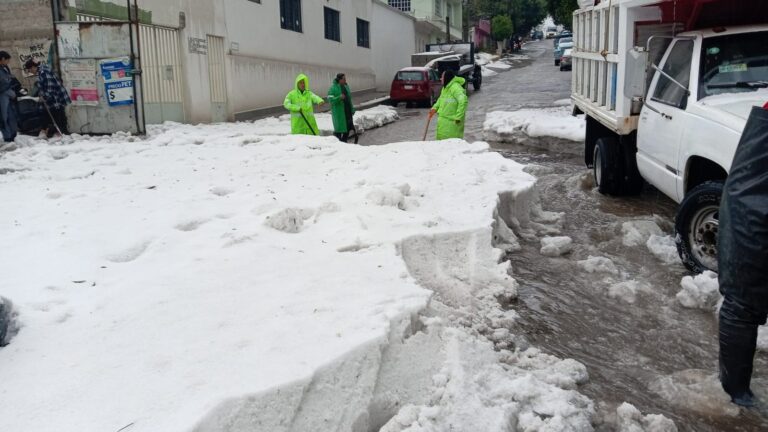 Granizada colapsa techumbres y activa operativo Tormenta en Ecatepec; no hay lesionados