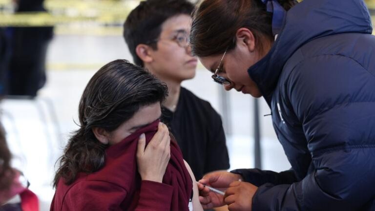 Continúa análisis de dos probables muertes por sarampión en CDMX