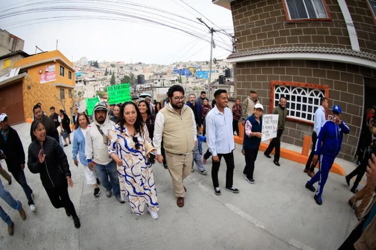 Tras más de 40 años de abandono, rehabilitan calle en Naucalpan mediante programa comunitario Tras más de 40 años de abandono, rehabilitan calle en Naucalpan mediante programa comunitario