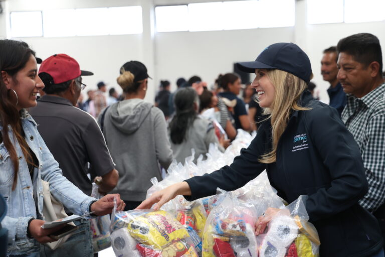 Huixquilucan entrega más de 350 apoyos alimentarios a familias de La Cañada e Ignacio Allende