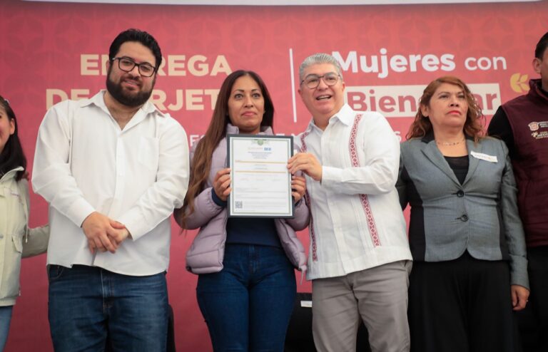 Entregan 3 mil tarjetas de Mujeres con Bienestar en Naucalpan para fortalecer ingreso familiar