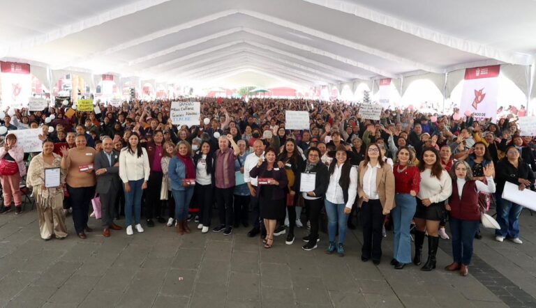Entregan 3 mil tarjetas “Mujeres con Bienestar” en Tlalnepantla y certificados educativos Entregan 3 mil tarjetas “Mujeres con Bienestar” en Tlalnepantla y certificados educativos