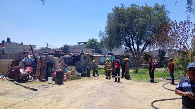 Incendio consume vivienda en Tecámac; familia es rescatada y recibe apoyo tras perderlo todo Incendio consume vivienda en Tecámac; familia es rescatada y recibe apoyo tras perderlo todo
