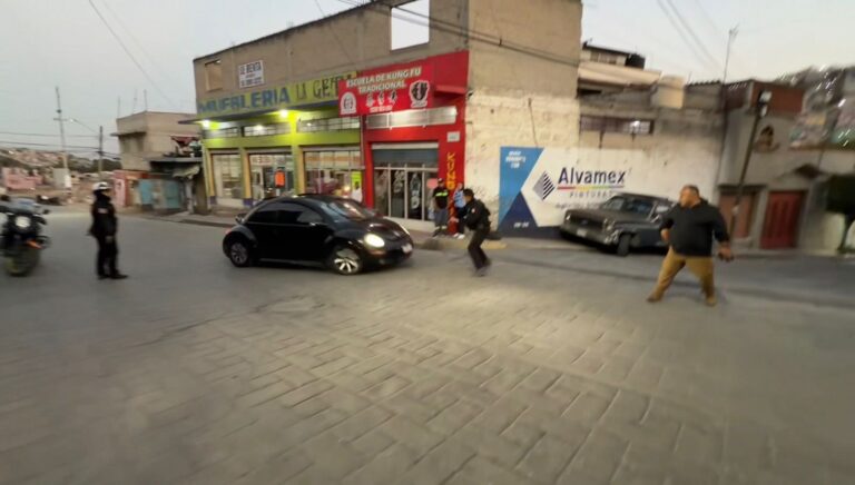 Atropellan a agente de Tránsito durante operativo en Ecatepec; conductor evade filtro y huye