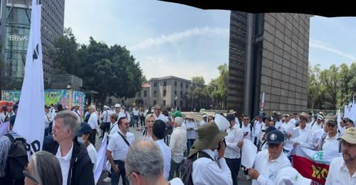 Jubilados de Pemex, CFE y Banobras denuncian recortes a pensiones y alistan movilización en el Senado