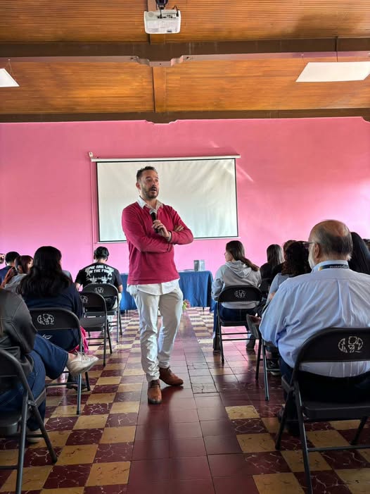 Rezago en habilidades blandas limita formación de líderes en México, advierten especialistas