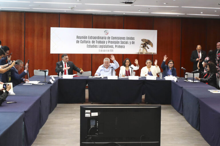 Avanza reforma para proteger a artistas ante IA: Senado aprueba cambios a leyes laborales y de autor