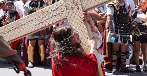 Viacrucis de Santa Fe reúne a 4,500 personas y mantiene viva tradición comunitaria en Álvaro Obregón