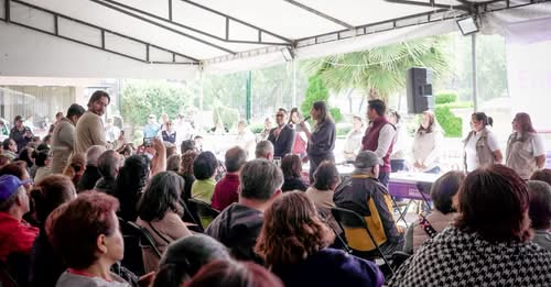 Entregan 850 tarjetas de pensión en Azcapotzalco; refuerzan apoyo a mujeres y adultos mayores