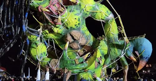 Fuego y tradición: Santa Rosa Xochiac quema “shimos” de hasta 7 metros en Semana Santa