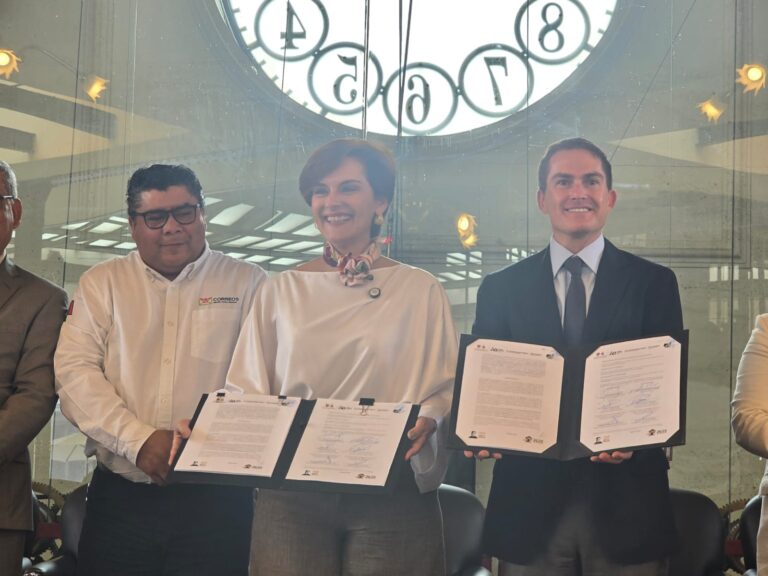 Álvaro Obregón y Correos de México firman convenio para modernizar servicio postal y espacios urbanos