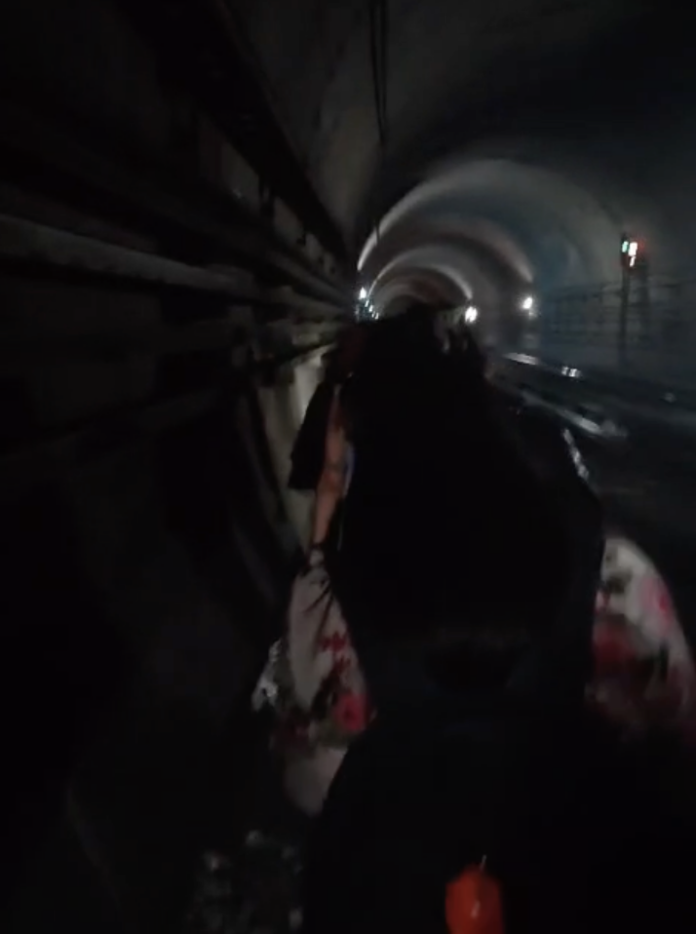 Falla eléctrica paraliza tramo de Línea 3 del Metro; desalojan usuarios en túnel