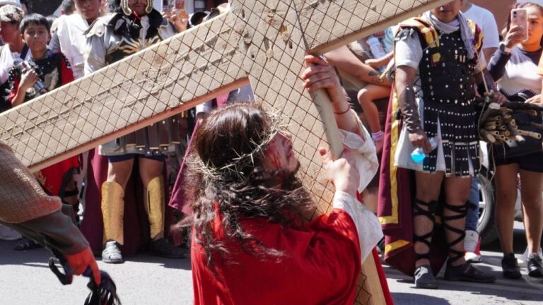 Viacrucis de Santa Fe reúne a 4,500 personas y mantiene viva tradición comunitaria en Álvaro Obregón