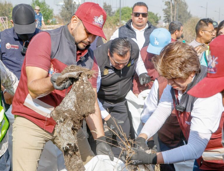 Retiran 21 toneladas de basura en límites de Neza y Ecatepec durante mega jornada estatal
