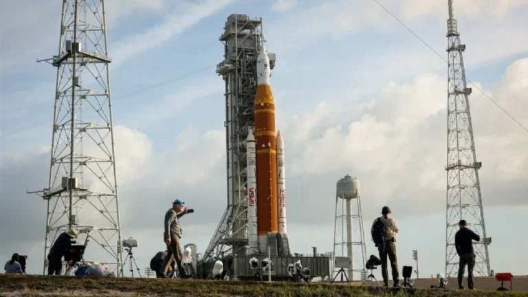 Nombres de 52 víctimas de desaparición en México viajan al espacio en Artemis II