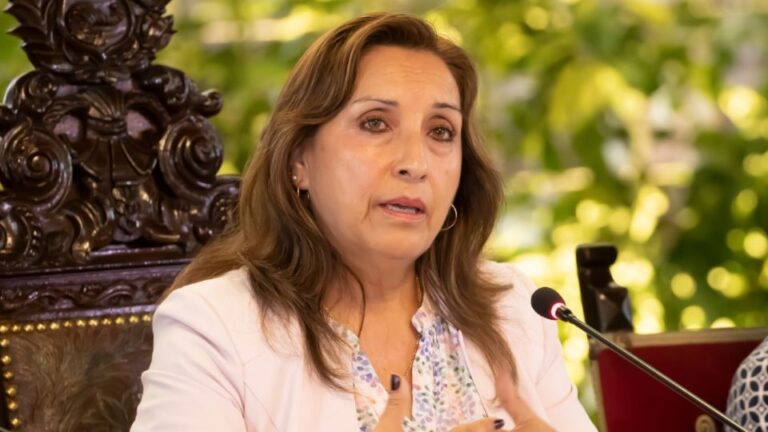 Fiscalía de Perú archiva la denuncia contra Dina Boluarte por duplicarse el sueldo como presidenta