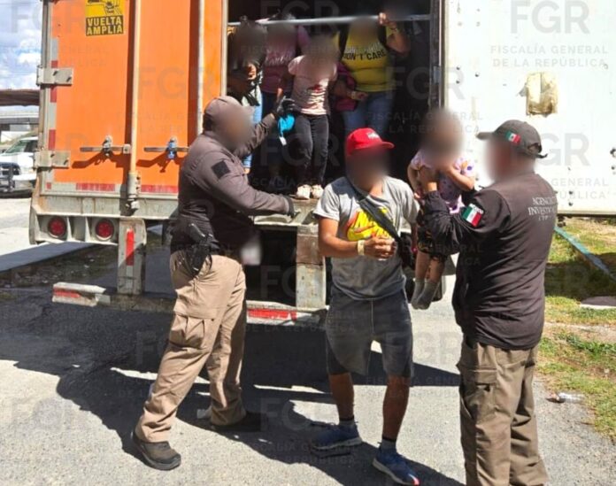 Condenan a casi 13 años de prisión a hombre que transportaba 98 migrantes en tractocamión en San Luis Potosí