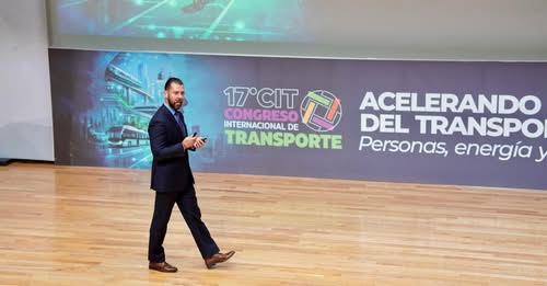 El transporte concesionado moviliza más usuarios y recibe menos recursos: Adrián Escamilla