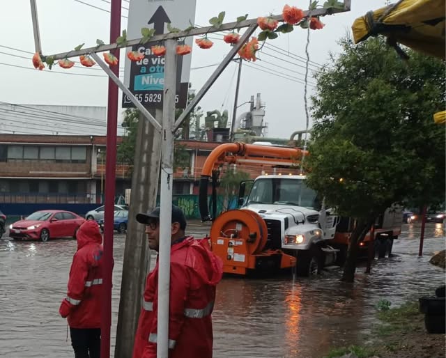 Lluvias activan operativo de emergencia en Tlalnepantla